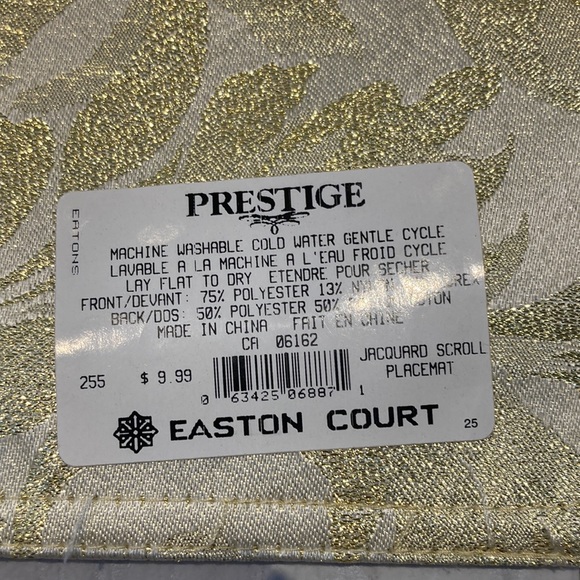 Brand new set of 4 gold jacquard scroll placemats - Picture 2 of 2